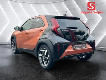 Car image 5