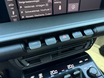 Car image 32