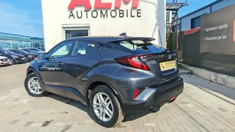 Car image 4
