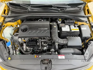 Car image 40