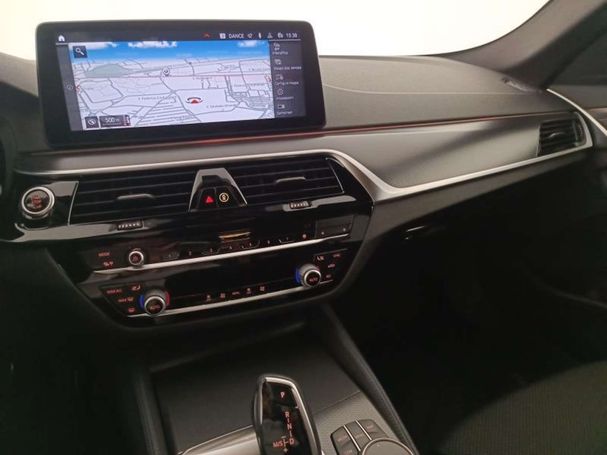 BMW 520d Touring 140 kW image number 16