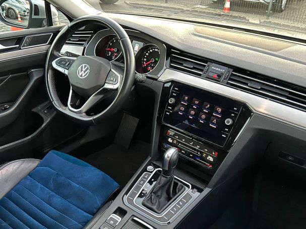 Volkswagen Passat 1.5 TSI EVO Elegance DSG 110 kW image number 17