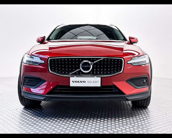 Volvo V60 Cross Country B4 AWD 145 kW image number 2