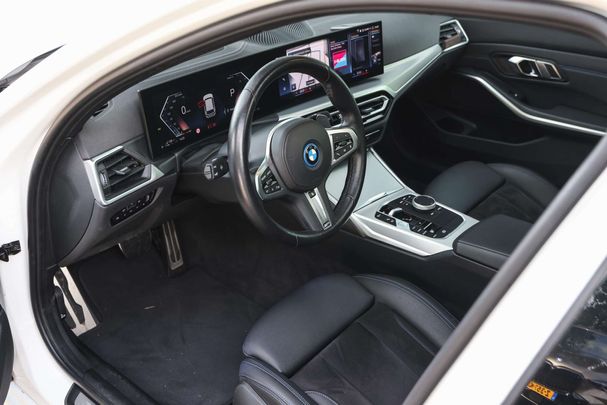 BMW 330 e Touring 215 kW image number 9