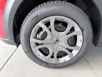 Car image 19