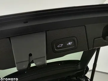 Car image 40