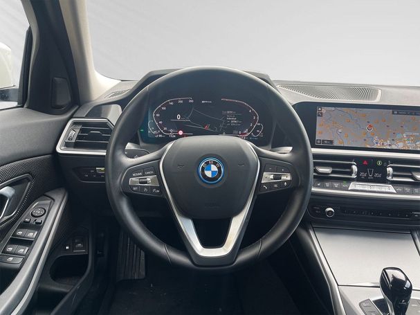 BMW 330 e Touring 215 kW image number 7