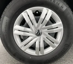 Car image 32