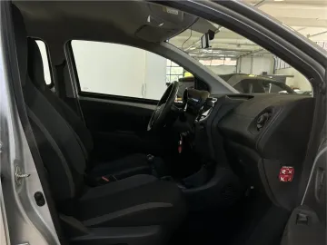 Car image 31
