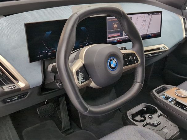 BMW iX xDrive50 385 kW image number 9