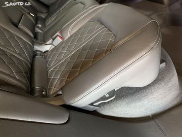 Car image 37