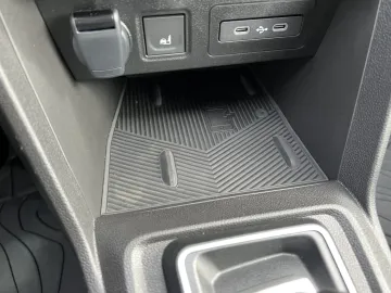 Car image 27