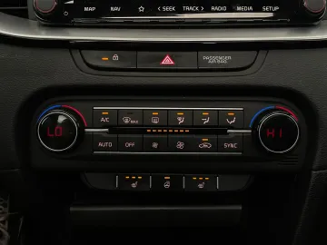 Car image 27