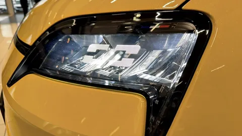 Car image 24