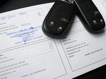Car image 25