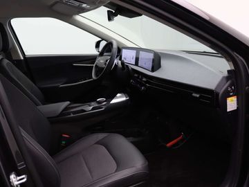 Car image 30