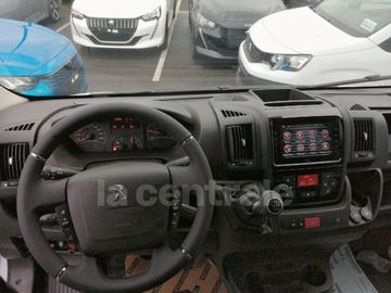 Car image 30