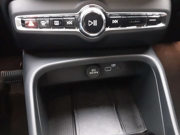 Car image 30