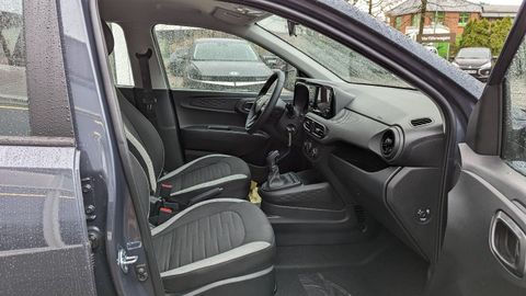 Car image 11