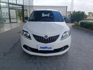 Car image 15