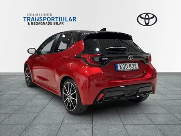 Car image 4
