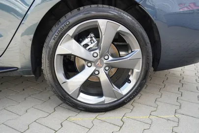 Car image 32