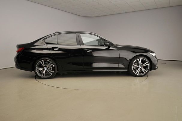 BMW 320i 135 kW image number 6