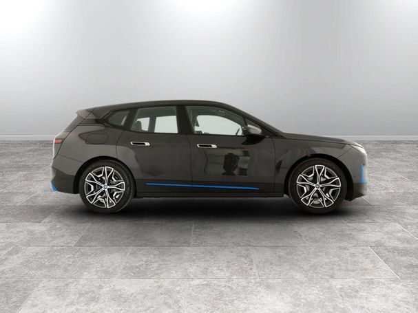 BMW iX xDrive40 240 kW image number 5