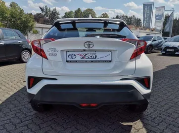 Car image 5