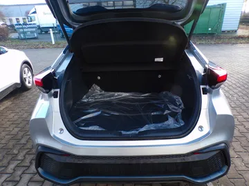 Car image 18