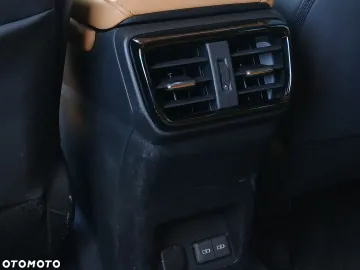 Car image 40