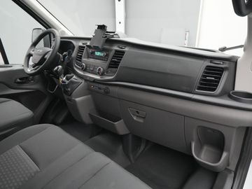 Car image 32