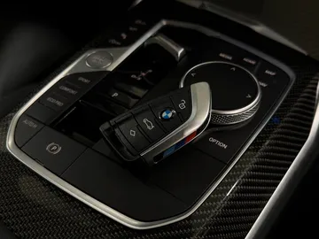 Car image 35