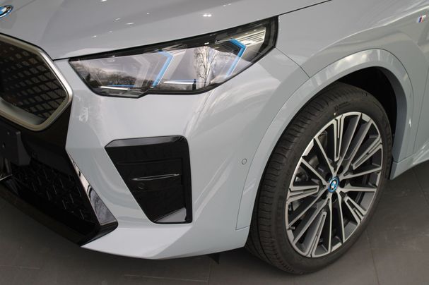 BMW iX2 xDrive30 230 kW image number 5