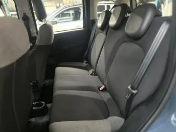 Car image 19