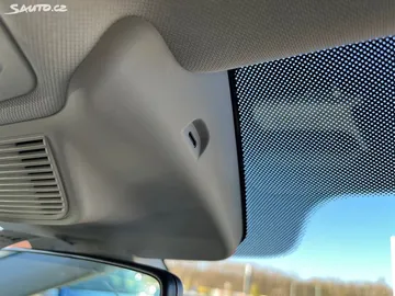 Car image 32