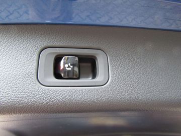 Car image 33