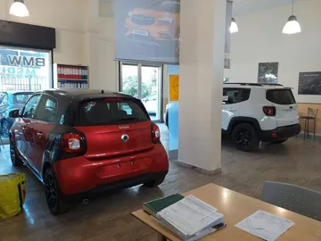 Car image 14