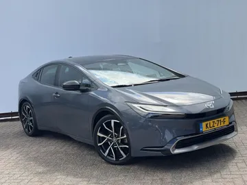 Car image 25