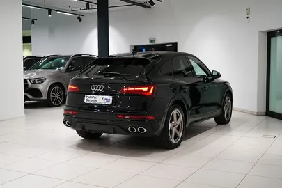 Car image 28