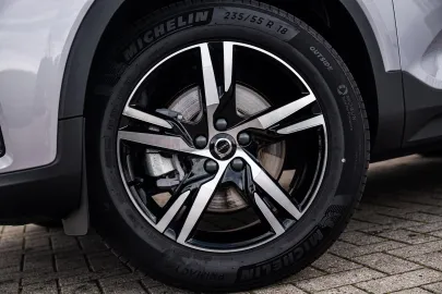 Car image 36