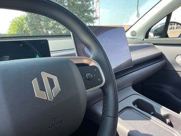 Car image 15