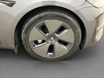 Car image 36