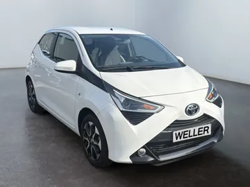Car image 4