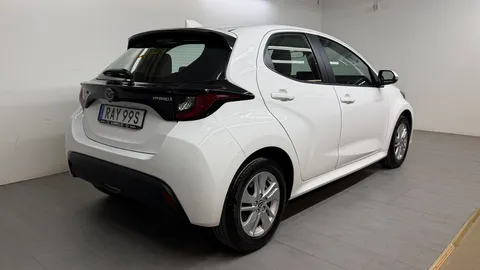 Car image 3