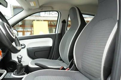 Car image 26