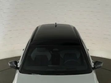Car image 35
