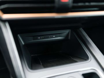 Car image 30