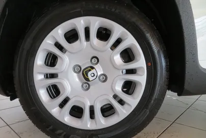 Car image 18