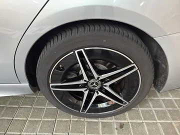 Car image 30